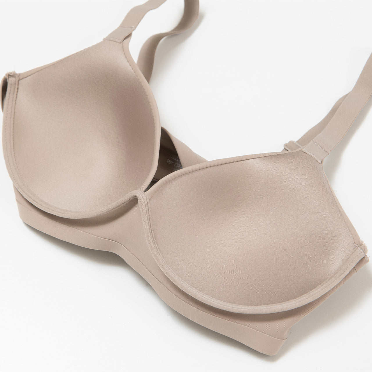 素肌に溶け込むヌーディーなブラ ハーフトップブラジャー