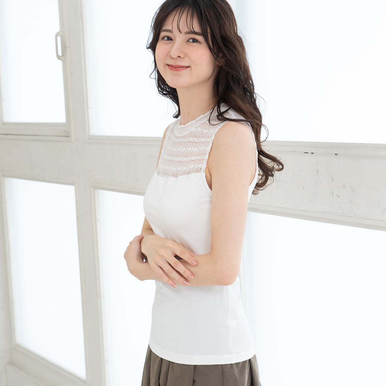 美シルエットブラトップ スタンドネックレース デイフィール