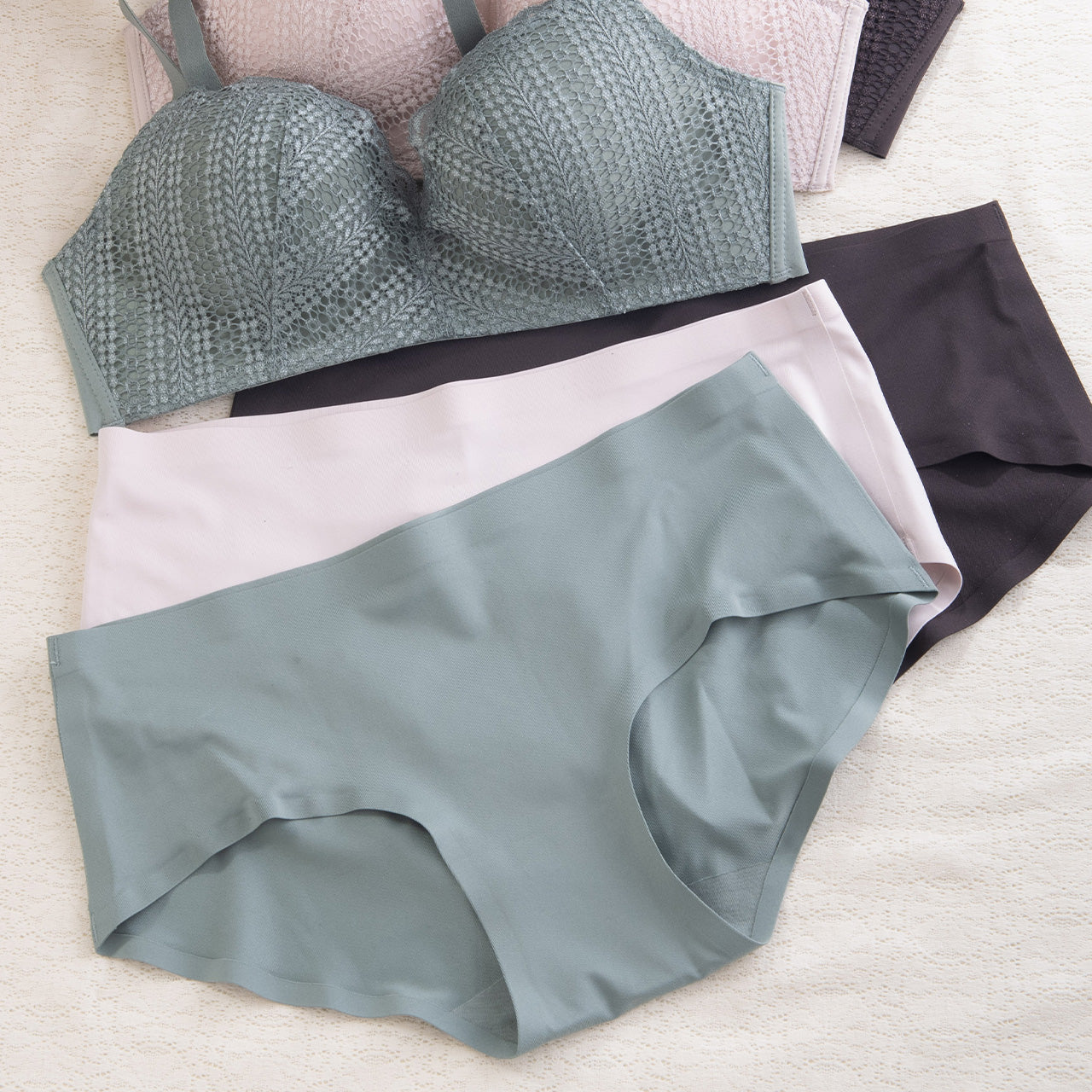 自胸美盛ブラ ペアショーツ