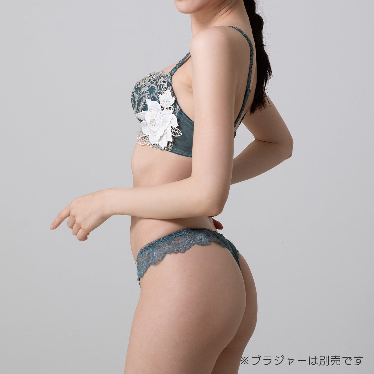 X-Rated カメリア タンガ