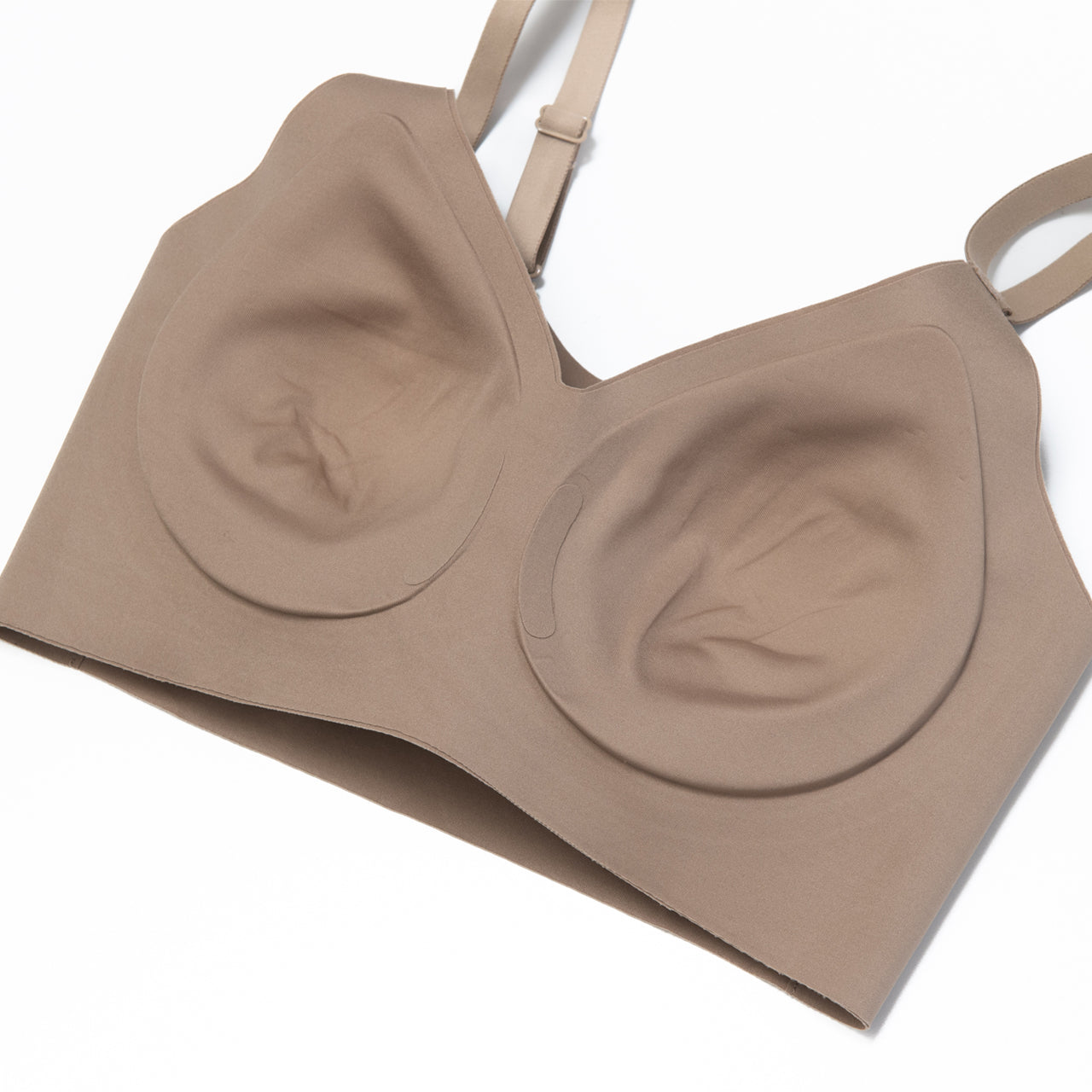 着け心地、まるで無感覚 シームレスハーフトップブラジャー エアドリームプラス