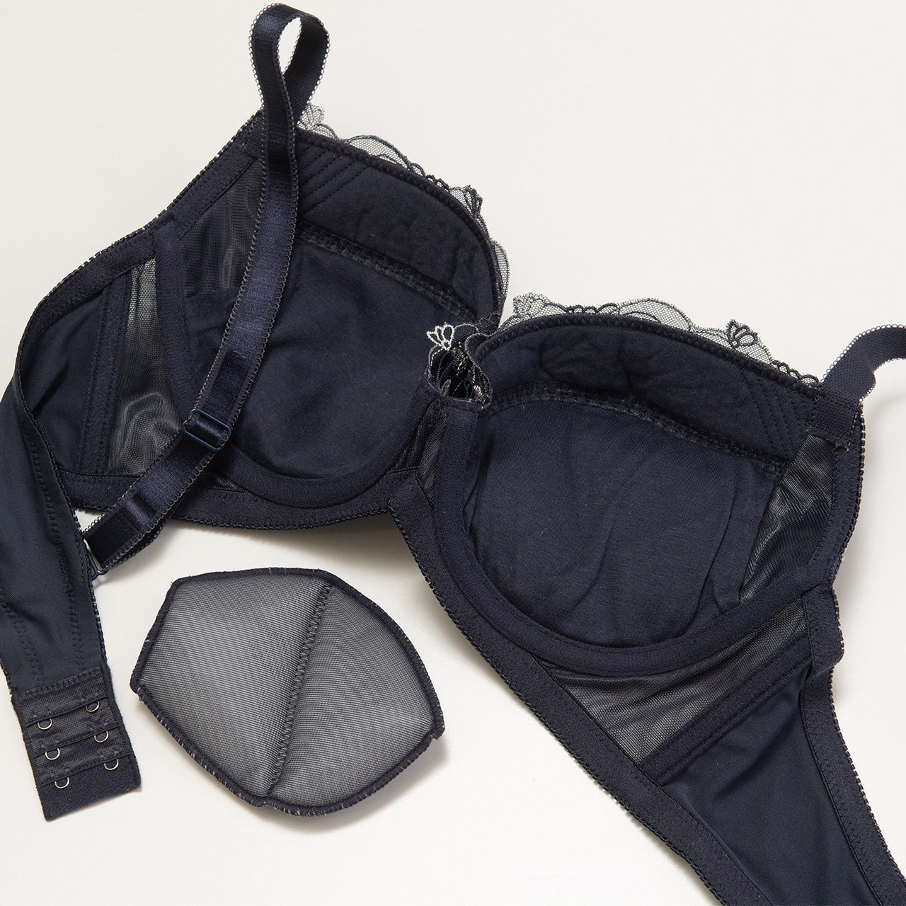 バスト横流れ防止グラマー ワイヤーブラジャー