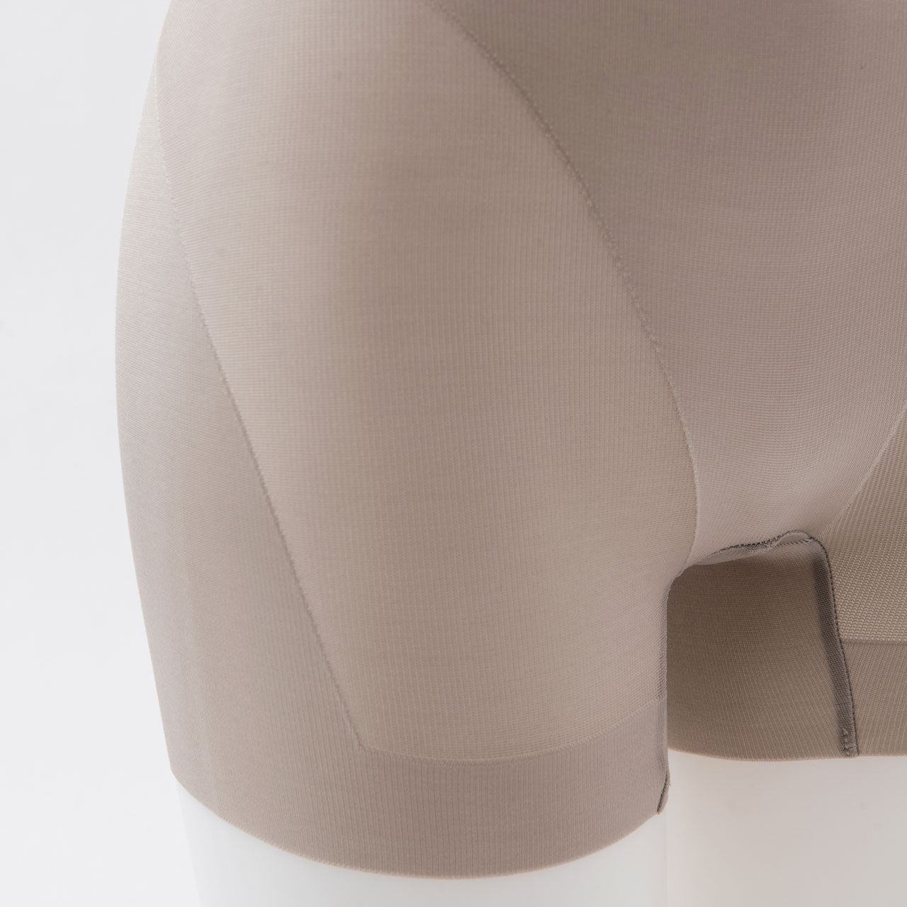 ヒップの谷間 スタンダード丈ボトム