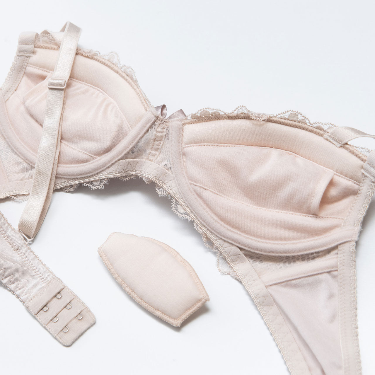 Alper オパール Alperios オパリオス 華やかシックなレース ノンワイヤーブラジャー