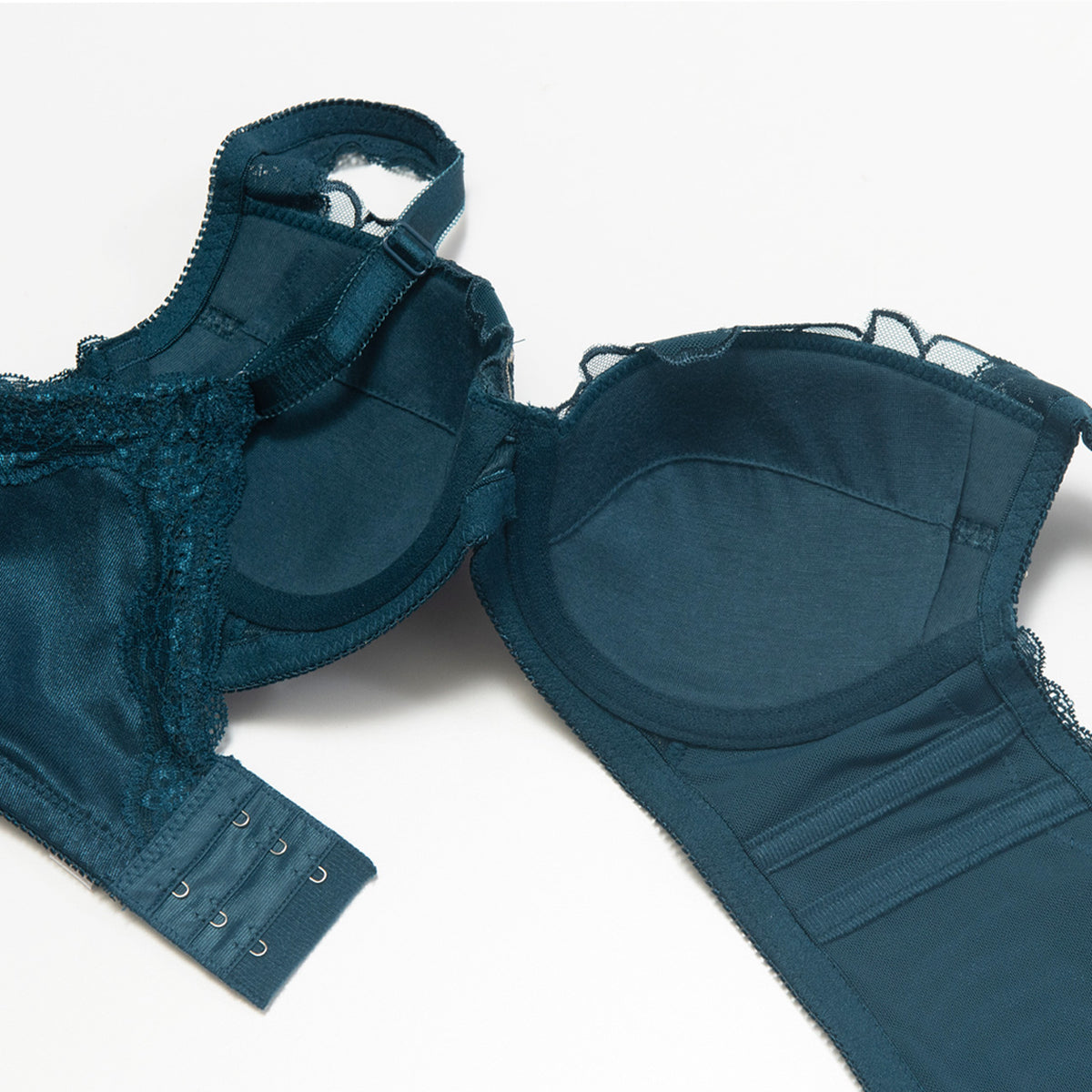 美背中シルエット　ワイヤーブラジャー　キレイ工房