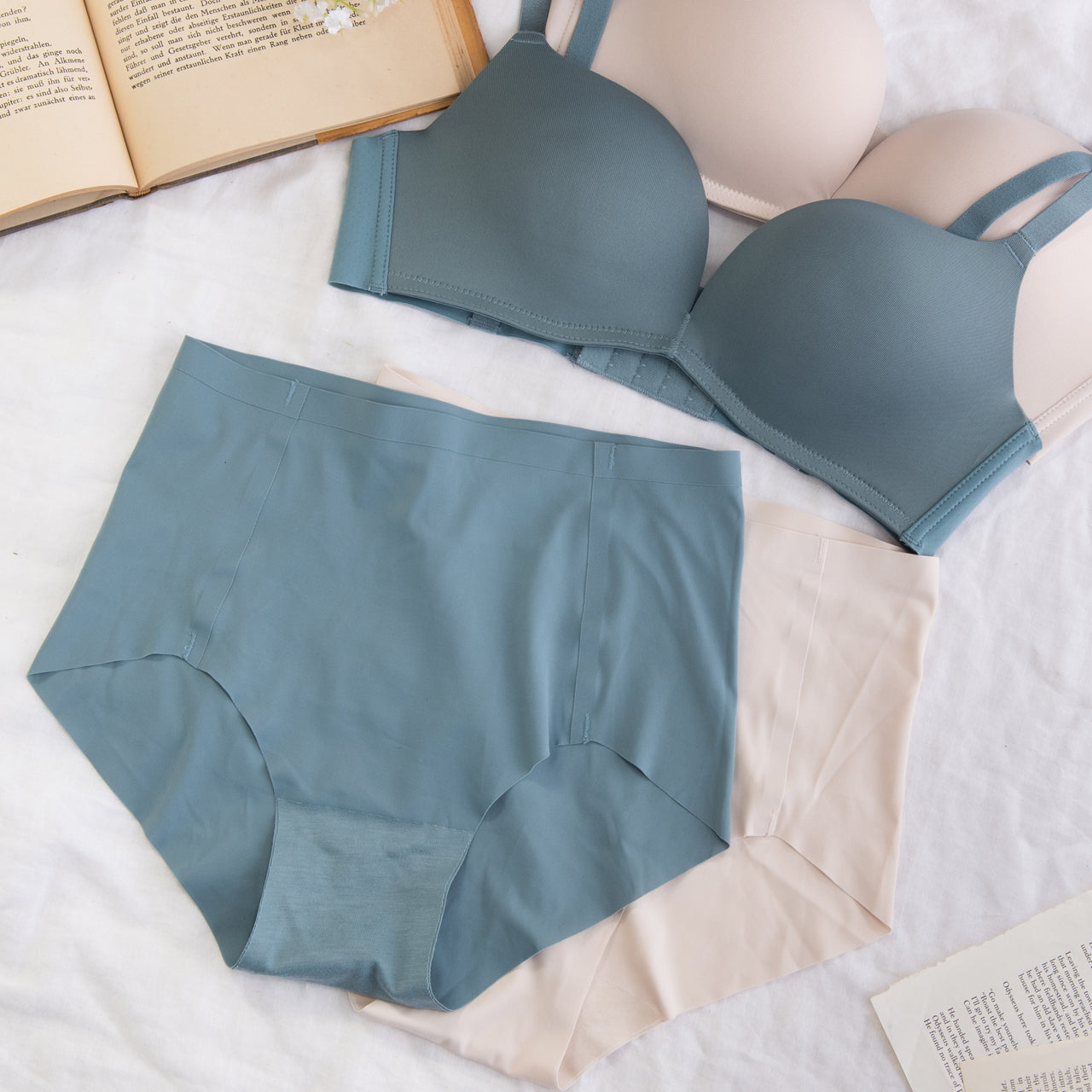 自胸美盛ブラ　ペアショーツ
