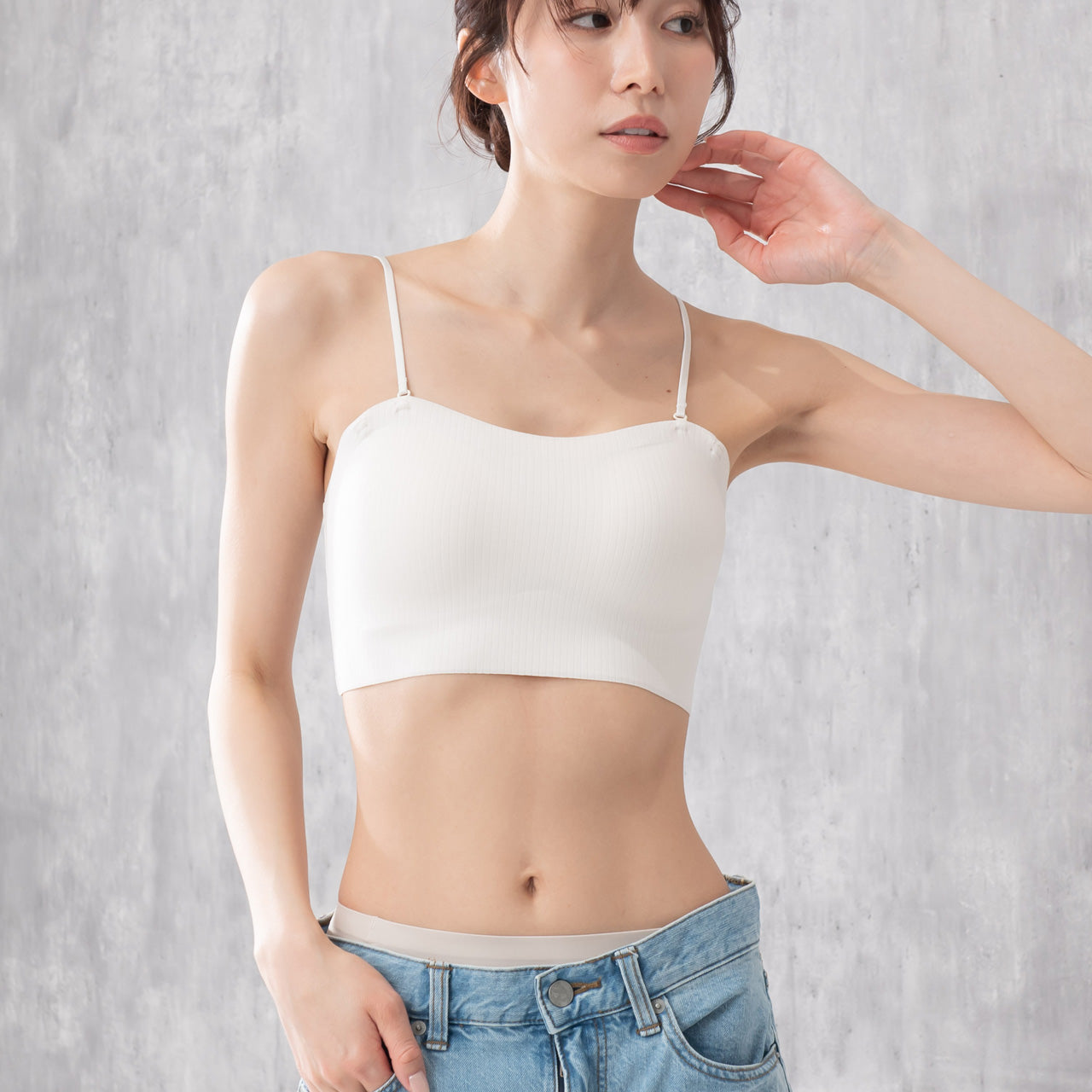 肌見せスタイル　シームレスブラトップリブ　夏コーデ着回しブラ