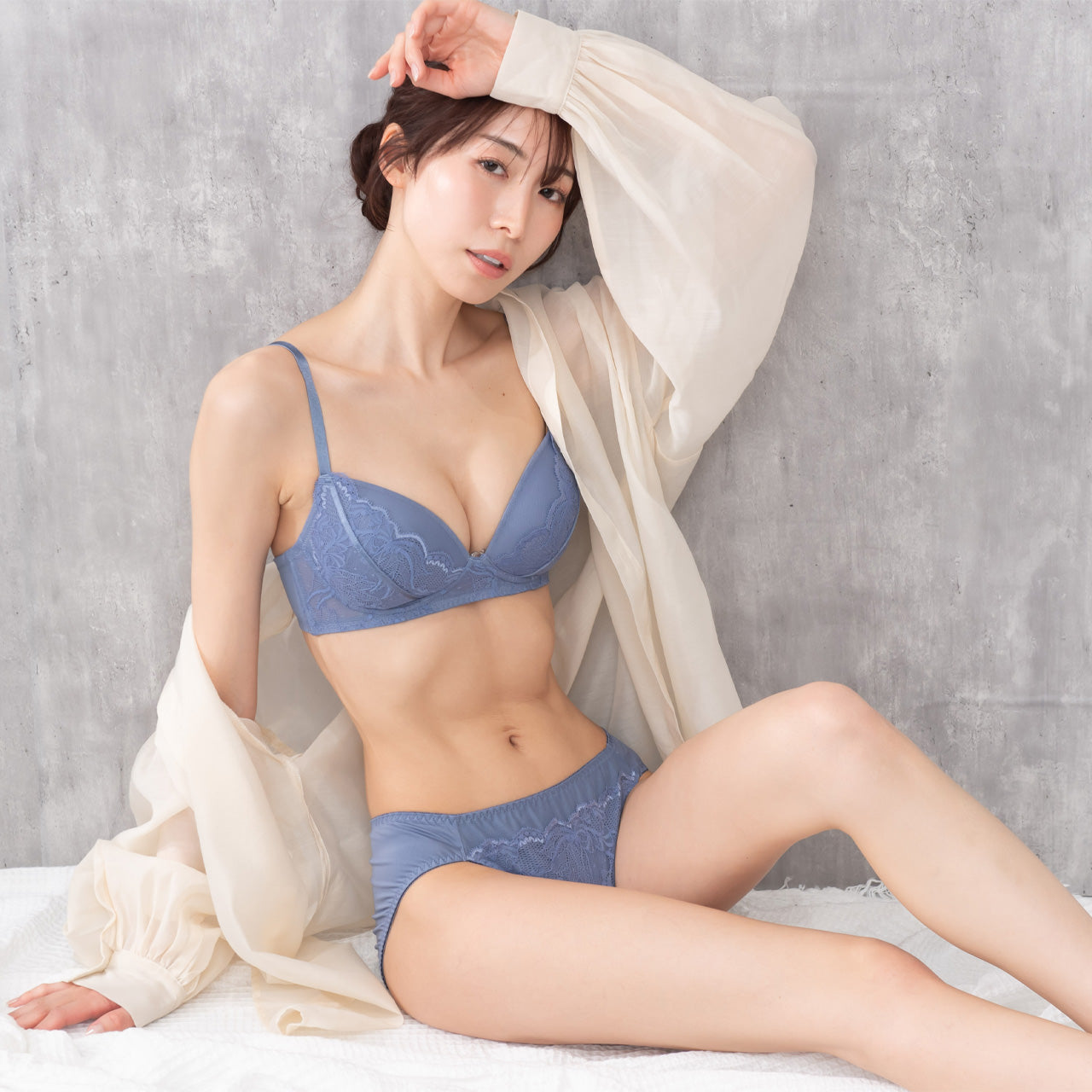 ニナ ノンワイヤーブラジャー＆ショーツセット ソニアブラック（S・M