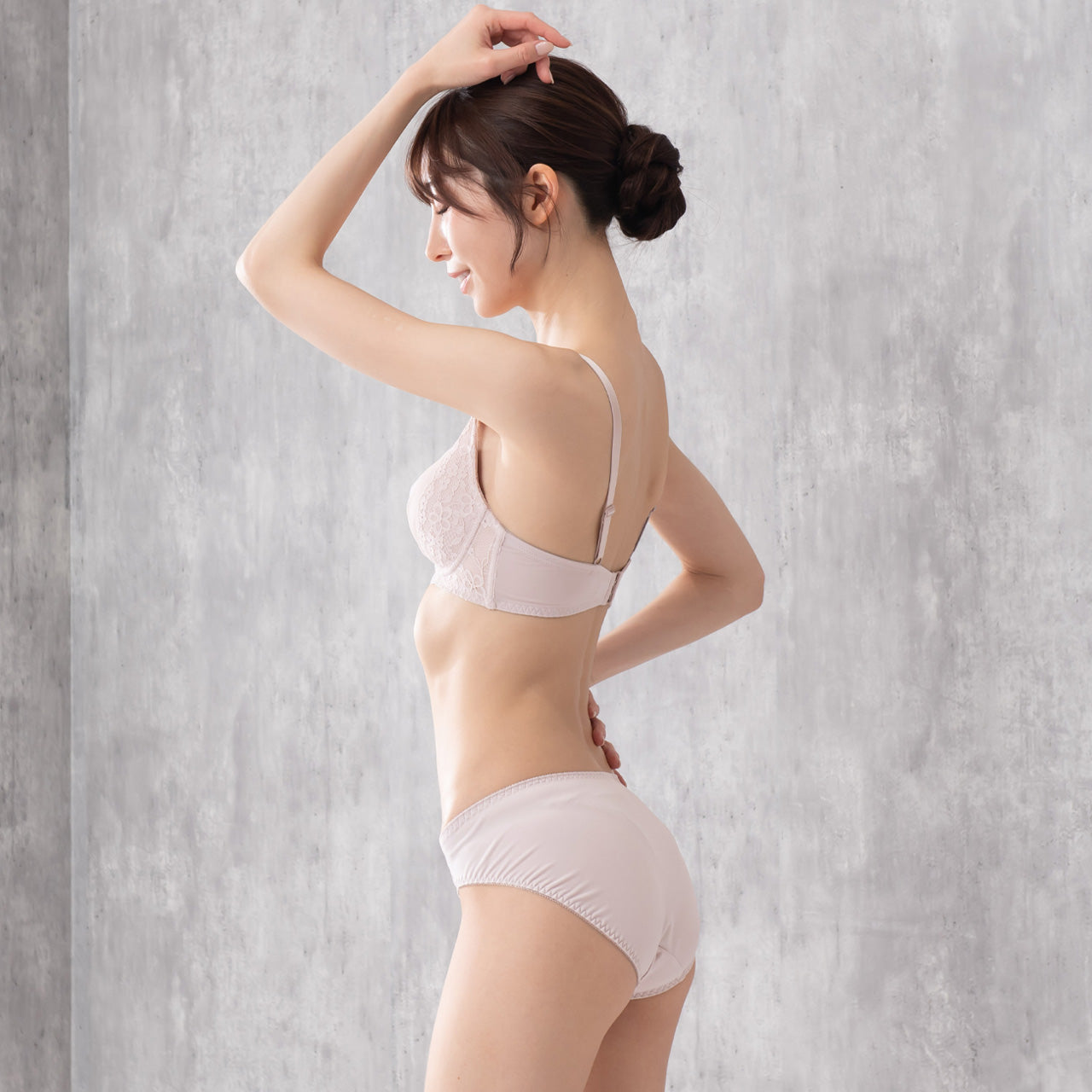 アリアナ　ふんわり盛り　ノンワイヤーブラジャー＆ショーツセット　ソニアブラック（M・L・LL）